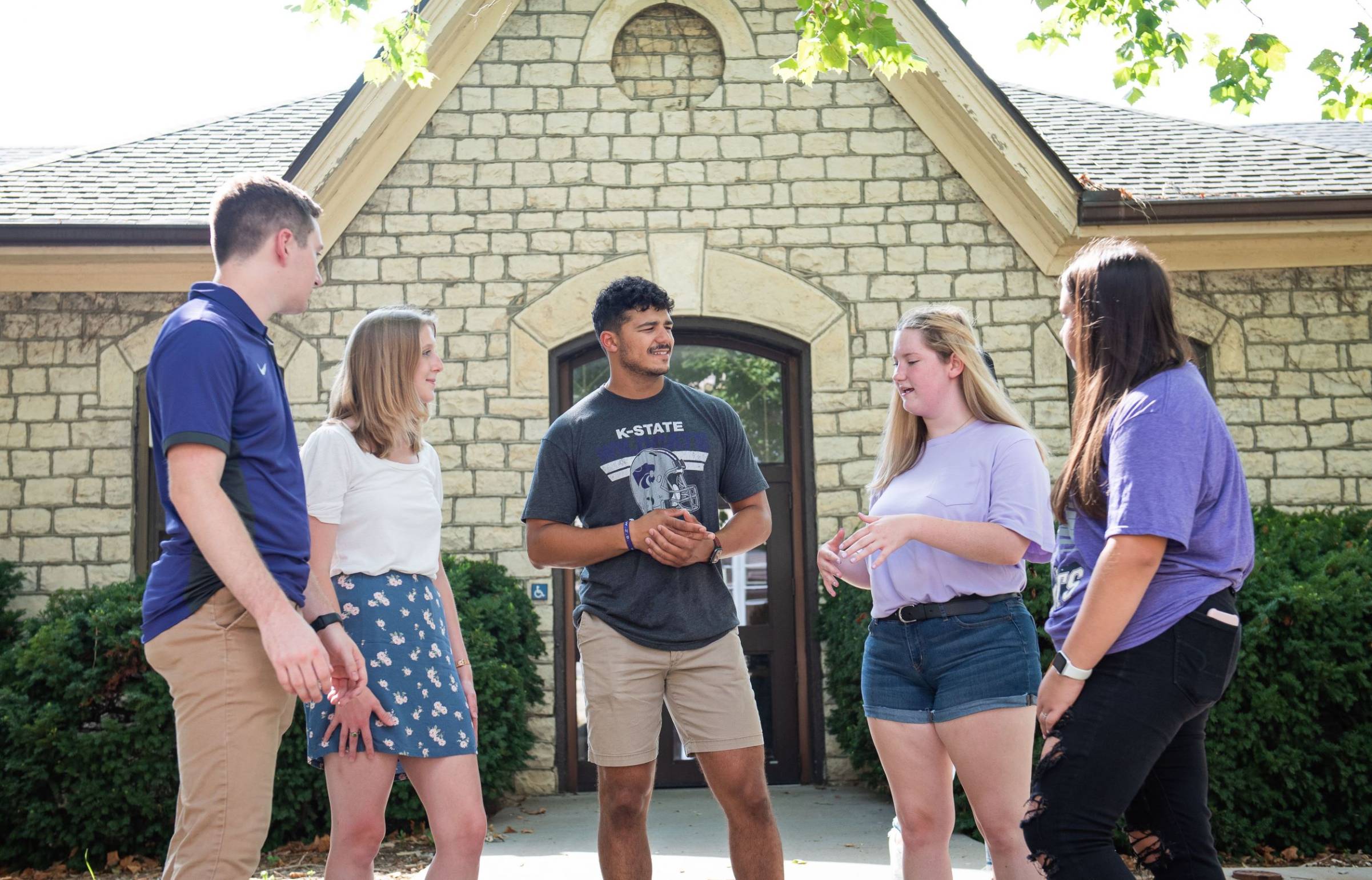 Students outside of Holtz Hall